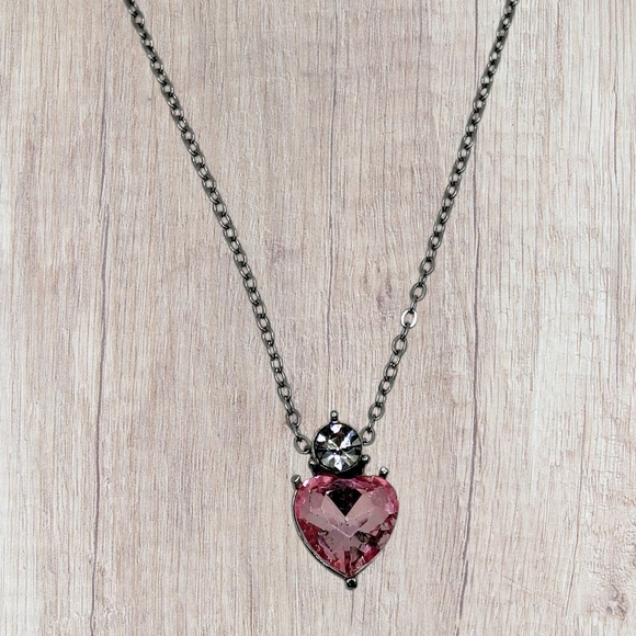 Elegant Pink Heart Pendant Necklace - Picture 3 of 8
